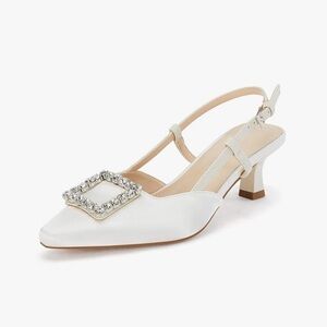 ✨BNWT - Low Kitten Heels Pumps Closed Pointed Rhinestone Dress Shoes - size 7.5✨